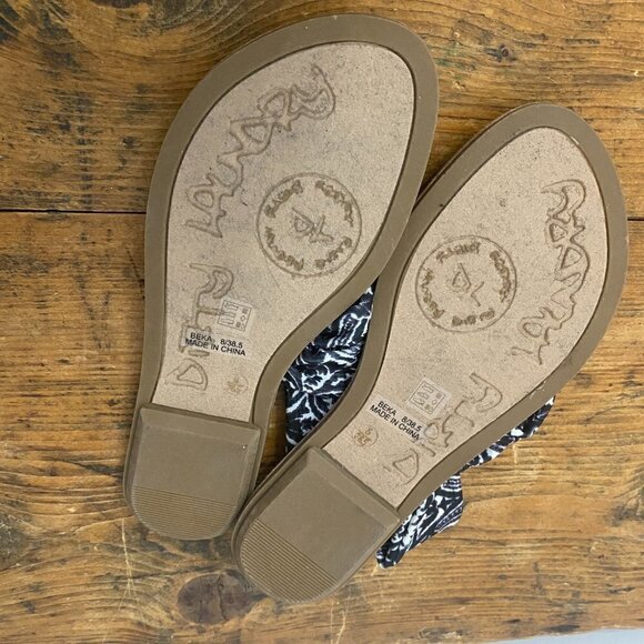 Dirty Laundry Tribal Print Stretchy Slingback Sarong Thong Sandals, Size 8 - Picture 10 of 11